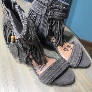 Naughty Monkey Womens  Size 6 Fringed Sandals